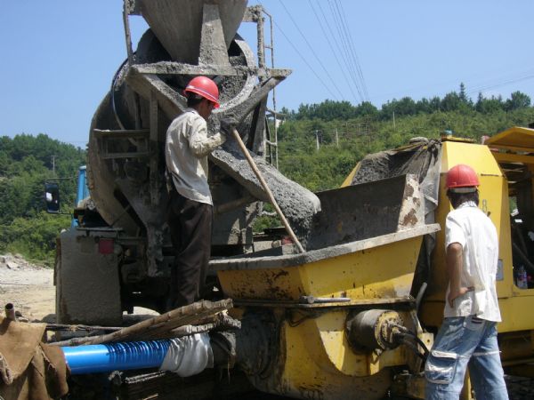 太平湖大桥钢管填芯混凝土灌注施工希望顺遂 - 企业要闻 - 888集团电子游戏