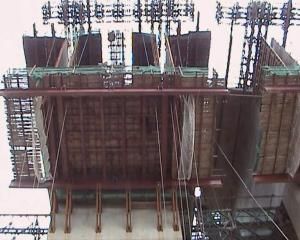 江坝右江特大桥5＃墩右幅挂篮预压乐成 - 企业要闻 - 888集团电子游戏