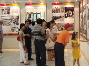 感受“胜利之师”，，，，，增强军民鱼水情 ——总公司机关干部旅行“建军80周年”大型图片展 - 企业要闻 - 888集团电子游戏