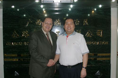 厄瓜多尔项目署理人波利瓦尔·桑切斯先生会见总公司 - 企业要闻 - 888集团电子游戏