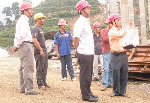 总公司副总司理黄贵平在茅台八标检查清静生产事情 - 企业要闻 - 888集团电子游戏