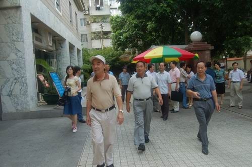 自治区交通厅黄华宽厅长廖小波副厅长李小林总工程师到我公司望州路北二里23号小区拆迁现场调研办公 - 企业要闻 - 888集团电子游戏