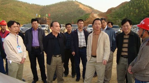 交通厅党组书记、厅长黄华宽莅临隆百高速公路NO.13条约段视察事情 - 企业要闻 - 888集团电子游戏