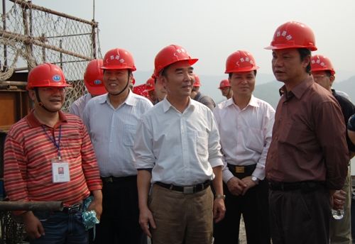 自治区交通厅黄华宽厅长、李小林总工程师视察罗天乐大桥 - 企业要闻 - 888集团电子游戏