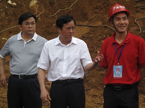 河池市市长谢志刚深入宜河6标施工现场视察事情 - 企业要闻 - 888集团电子游戏