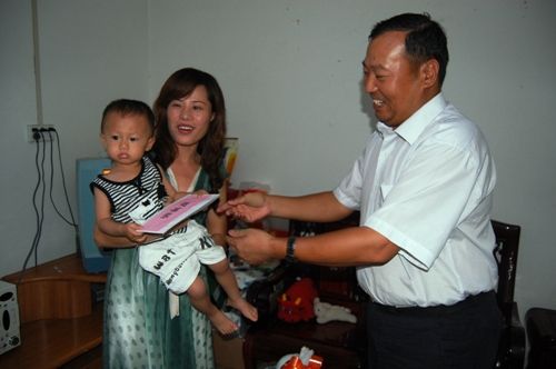 总公司向导“六一”儿童节前夕亲热慰问厄瓜多尔项目员工子女 - 企业要闻 - 888集团电子游戏