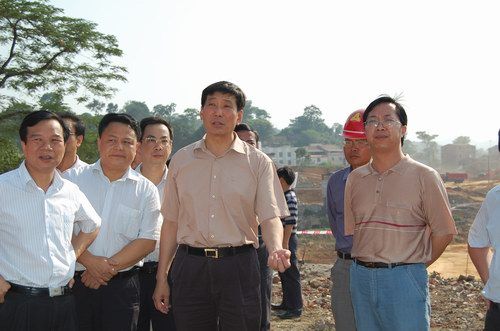 百色市市长谢泽宇一行莅临投资公司百色在建各项目检查指导事情 - 企业要闻 - 888集团电子游戏