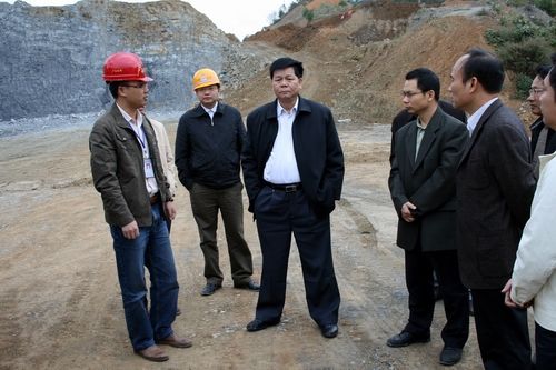 广西交通投资集团有限公司董事长余昌文一行冒雨莅临隆百4标 - 企业要闻 - 888集团电子游戏