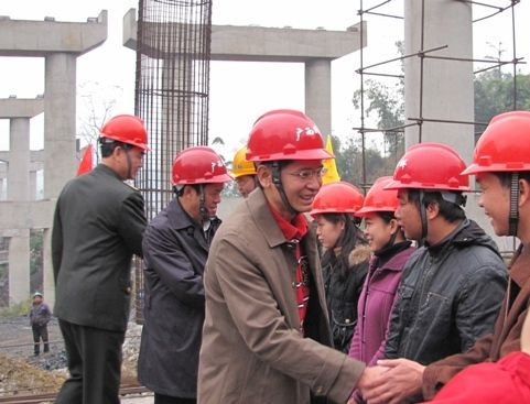 河池市四买办子向导到六河路慰问我公司一线员工 - 企业要闻 - 888集团电子游戏