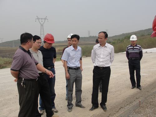 广西交通投资集团副总司理罗根传视察隆百路面F标 - 企业要闻 - 888集团电子游戏