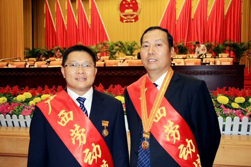 我公司罗业凤总司理、一分公司龙永强总司理荣膺“广西劳动模范”殊荣 - 企业要闻 - 888集团电子游戏