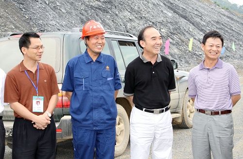 广西888集团电子游戏依然是广西交通建设的主力军——广西交通运输厅党组书记黄华宽在视察隆百路时指出 - 企业要闻 - 888集团电子游戏