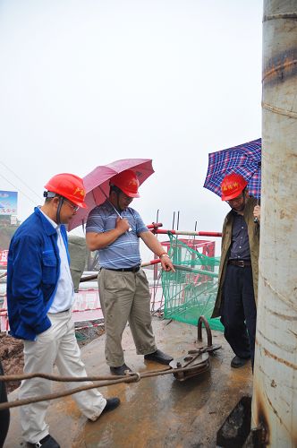 泸州东南高速公路生长公司检查波司登大桥（合江长江一桥）扣塔装置情形 - 企业要闻 - 888集团电子游戏