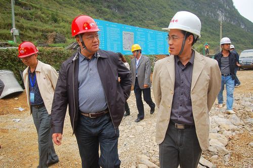 贵州高速开发总公司党委副书记钟蔚到贵州惠镇2标对项目举行事情指导 - 企业要闻 - 888集团电子游戏