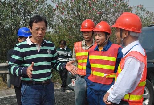 广西交通运输厅副厅长梁毅莅临柳南高速公路改扩建3标视察事情 - 企业要闻 - 888集团电子游戏