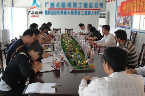 区交通工程质监站莅临隆百F标检查并召开橡胶沥青施工质量指导聚会 - 企业要闻 - 888集团电子游戏