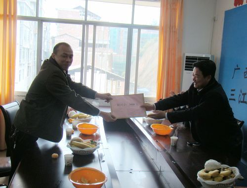 三江县县长杨恩维等一行慰问三江龙吉大道项目员工 - 企业要闻 - 888集团电子游戏