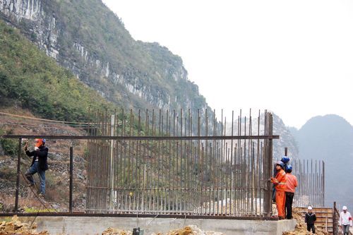 贵州省高速公路开发总公司党委书记、总司理耿黔生亲临惠镇2标并慰问春节时代留守工地员工 - 企业要闻 - 888集团电子游戏