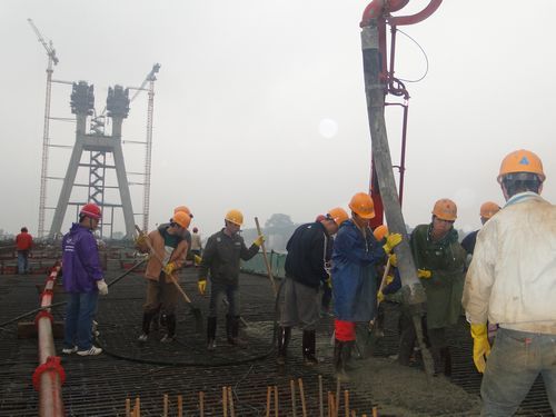 一连作业25小时再掀施工新热潮——百色市东合大桥引桥左幅混凝土浇筑顺遂完成 - 企业要闻 - 888集团电子游戏