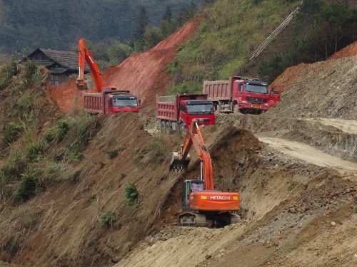 三江龙吉大道迅速推进路基土石方施工 - 企业要闻 - 888集团电子游戏