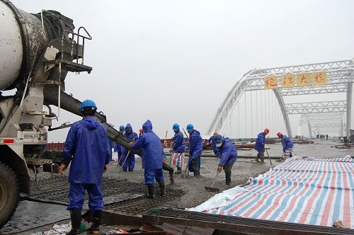 曹娥江袍江大桥完成主桥桥面混凝土施工 - 企业要闻 - 888集团电子游戏