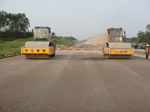 玉铁路面№A标级配碎石垫层试验路顺遂铺筑 - 企业要闻 - 888集团电子游戏