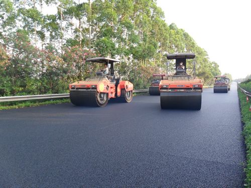 柳南2标顺遂完成沥青路面加铺使命 - 企业要闻 - 888集团电子游戏