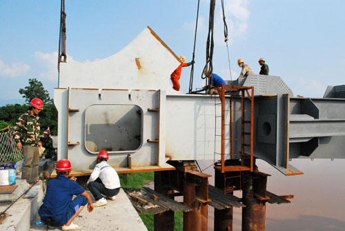 新世纪大桥实现边跨“合龙” - 企业要闻 - 888集团电子游戏