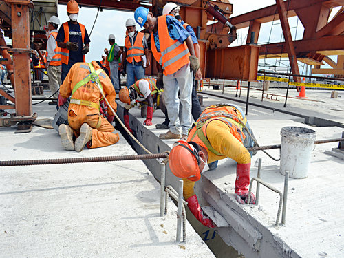 巴巴奥约河大桥箱梁装置施工圆满完成 - 企业要闻 - 888集团电子游戏