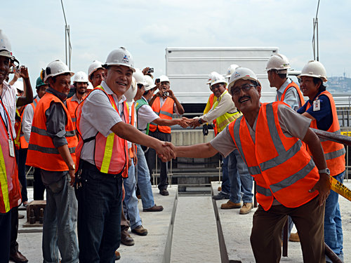 巴巴奥约河大桥箱梁装置施工圆满完成 - 企业要闻 - 888集团电子游戏