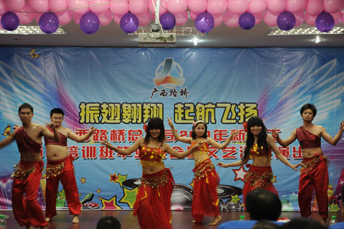 给青春插上同党 让梦想以后绽放——2011年新员工岗前培训班结业晚会暨文艺汇报演出取得圆满乐成 - 企业要闻 - 888集团电子游戏