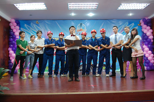 给青春插上同党 让梦想以后绽放——2011年新员工岗前培训班结业晚会暨文艺汇报演出取得圆满乐成 - 企业要闻 - 888集团电子游戏