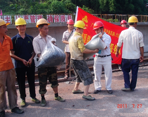 二分公司为员工撑起“清凉”伞 - 企业要闻 - 888集团电子游戏