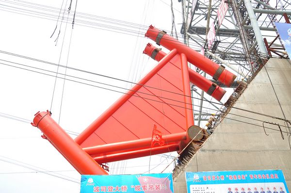 长江合江一桥（波司登大桥）宜宾岸首节段拱肋装置完成 - 企业要闻 - 888集团电子游戏