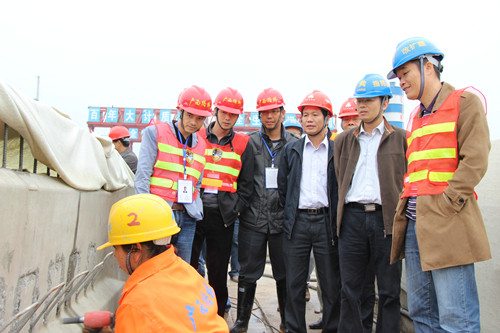 新生长集团公司董事长朱坚和等向导到沿海高速改扩建一期工程调研指导事情 - 企业要闻 - 888集团电子游戏