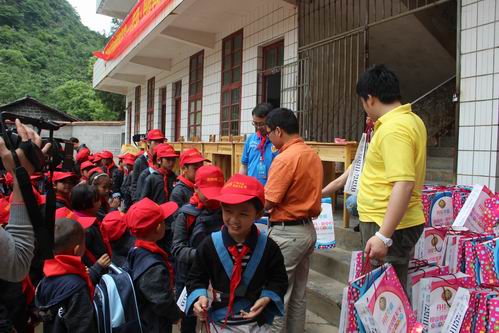 丹桂华庭项目携手越野e族开展爱心助学活动 - 企业要闻 - 888集团电子游戏