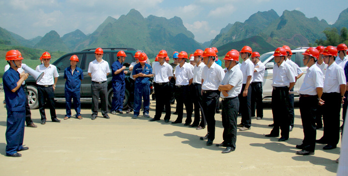 公司在来马路施工现场召开旱季施工发动大会 - 企业要闻 - 888集团电子游戏