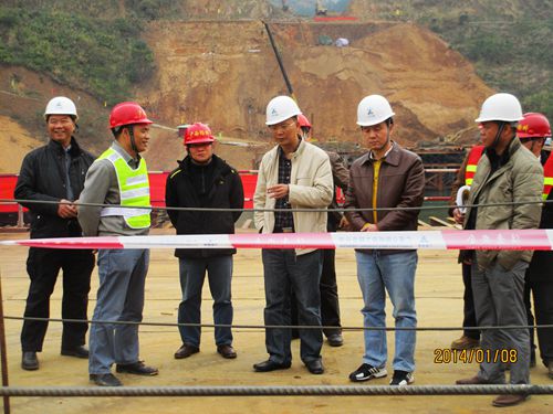 集团公司李定伦总司理到大巴3标慰问一线员工 - 企业要闻 - 888集团电子游戏