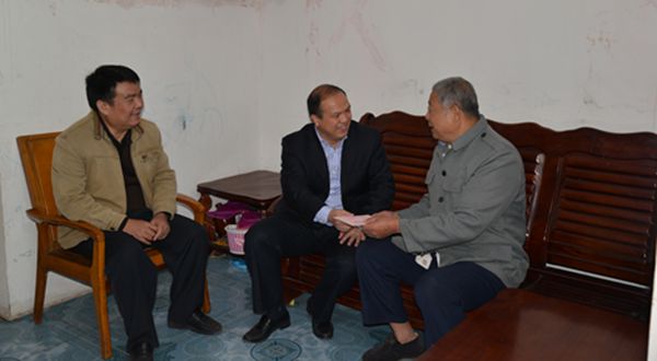 公司向导春节前走访慰问生涯难题老党员及退休职工 - 企业要闻 - 888集团电子游戏