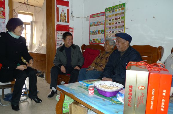 公司向导春节前走访慰问生涯难题老党员及退休职工 - 企业要闻 - 888集团电子游戏