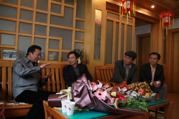 自治区政协副主席刘君探望慰问公司总工程师冯智 - 企业要闻 - 888集团电子游戏