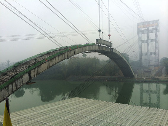 那厘右江特大桥左幅拱肋顺遂合龙 - 企业要闻 - 888集团电子游戏