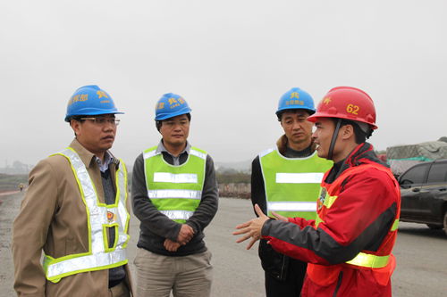 区高管局副局长李飞林到沿海改扩建2标检查指导事情 - 企业要闻 - 888集团电子游戏