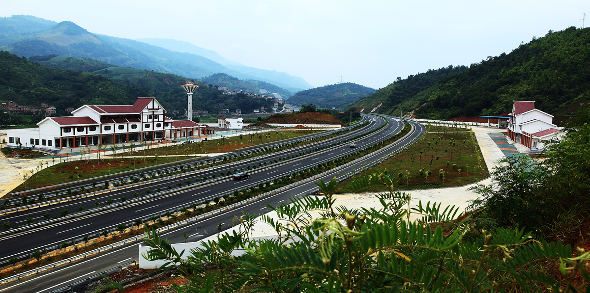 隆林至百色高速 - 公路工程 - 888集团电子游戏