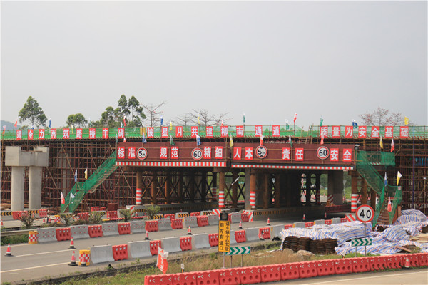 柳南改扩建11标古辣互通M匝道桥最先浇筑  - 工程动态 - 888集团电子游戏