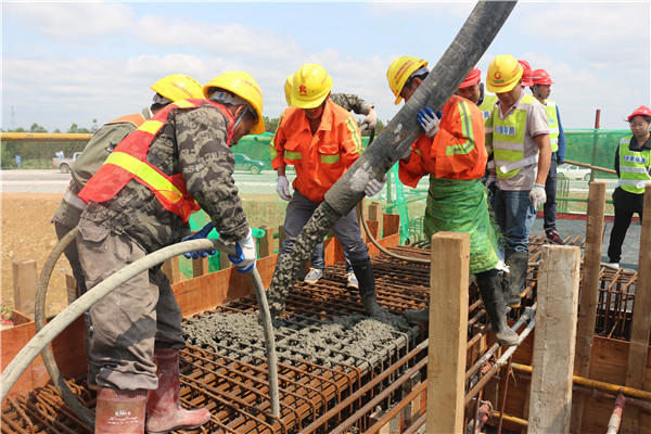 柳南改扩建11标古辣互通M匝道桥最先浇筑  - 工程动态 - 888集团电子游戏