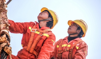 广西888集团电子游戏“百年风华 交透风范”天下交通运输摄影大赛参赛作品—— 筑虹群像